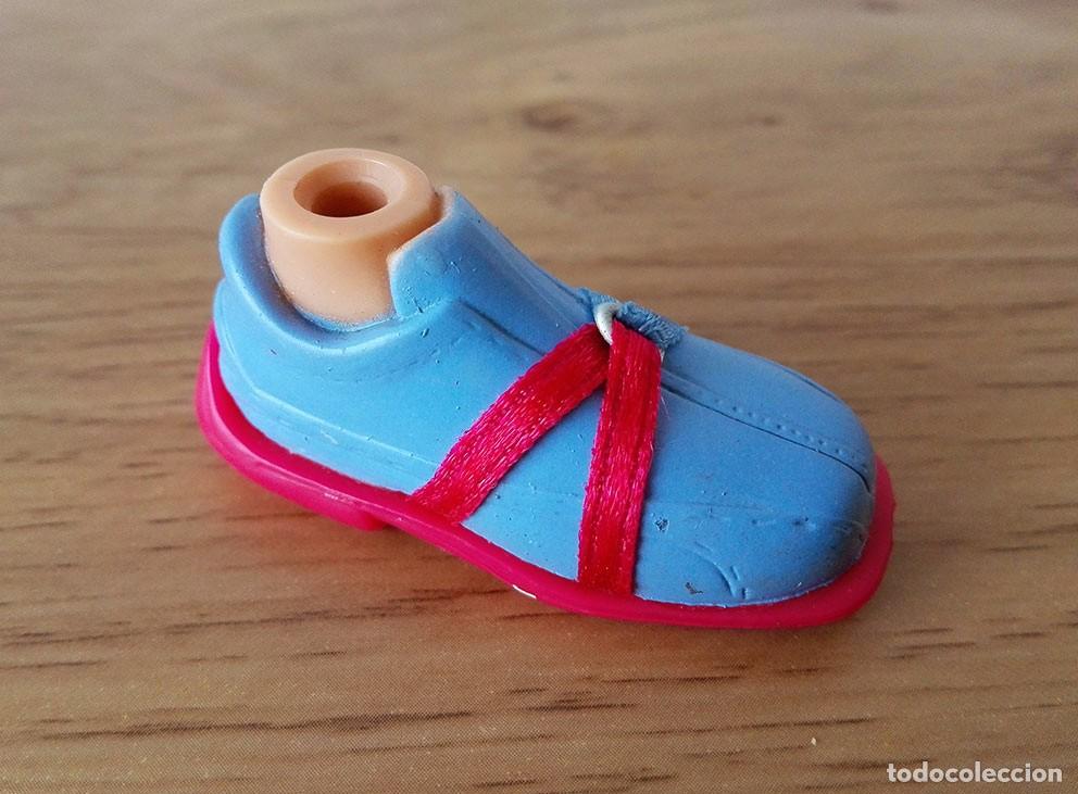 Mu&ntilde;ecas modernas: Zapato para mu&ntilde;ecos Bratz boy, zapatilla azul