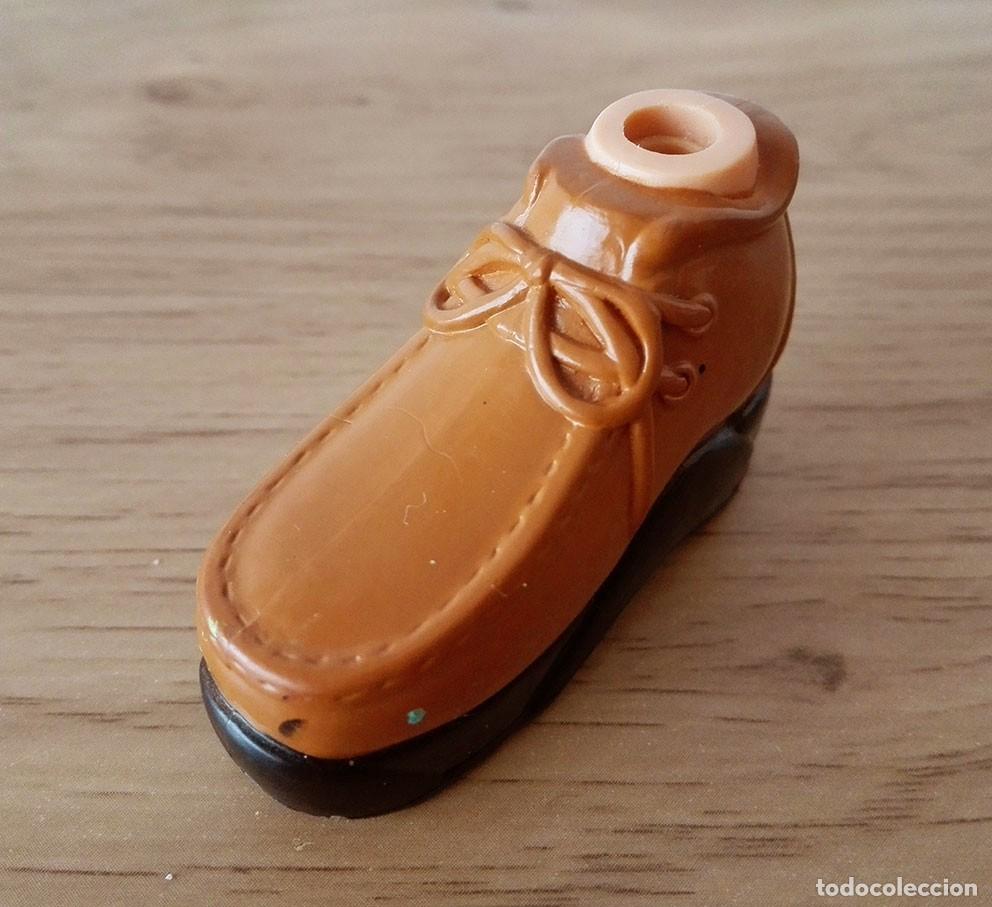Mu&ntilde;ecas modernas: Zapato marr&oacute;n para mu&ntilde;ecos Bratz boy - Foto 1