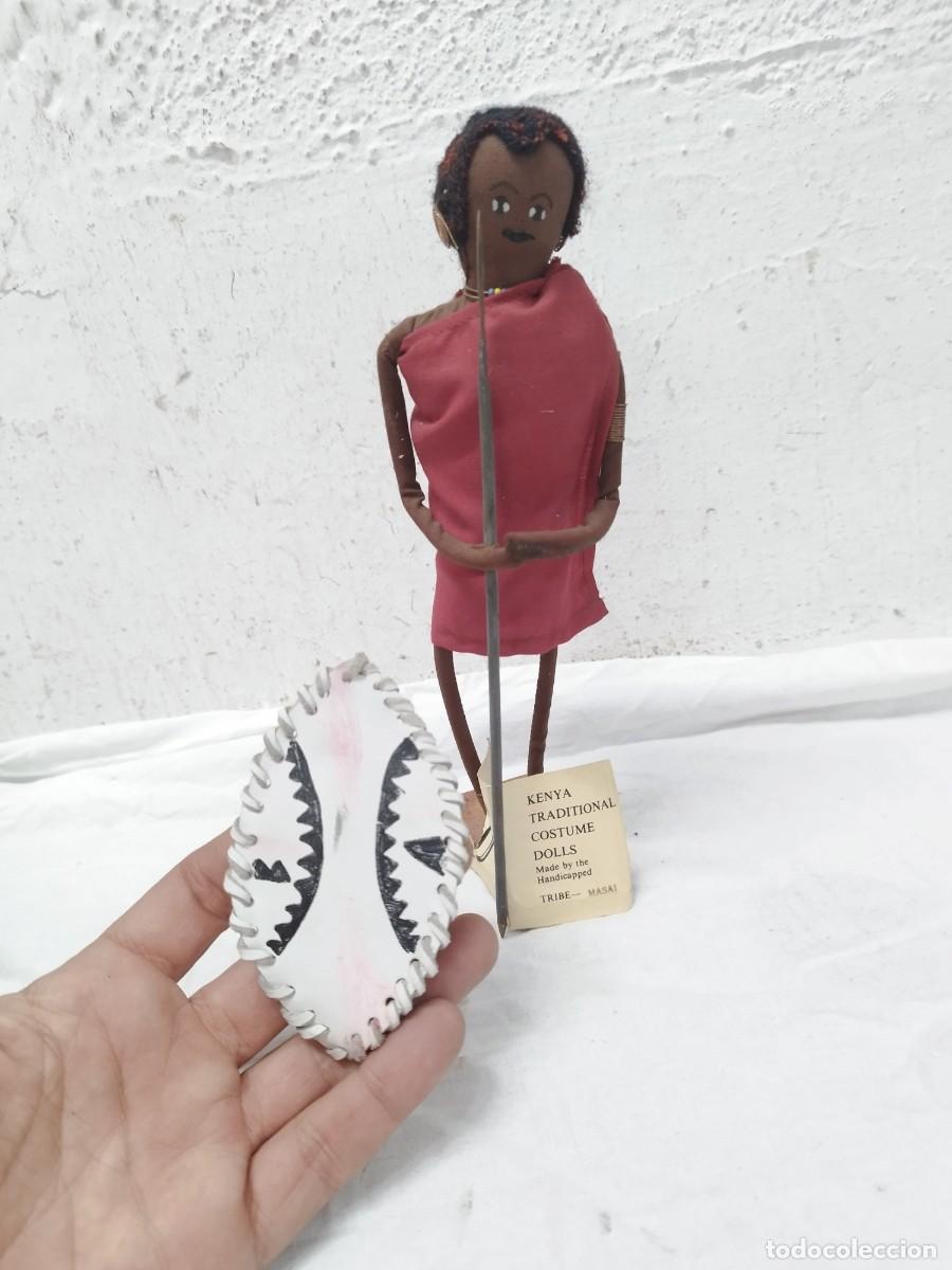 Mu&ntilde;ecas modernas: Mu&ntilde;eca Vintage Tradicional de Kenia - Tribu Mas&aacute;i (Con Lanza y Escudo).