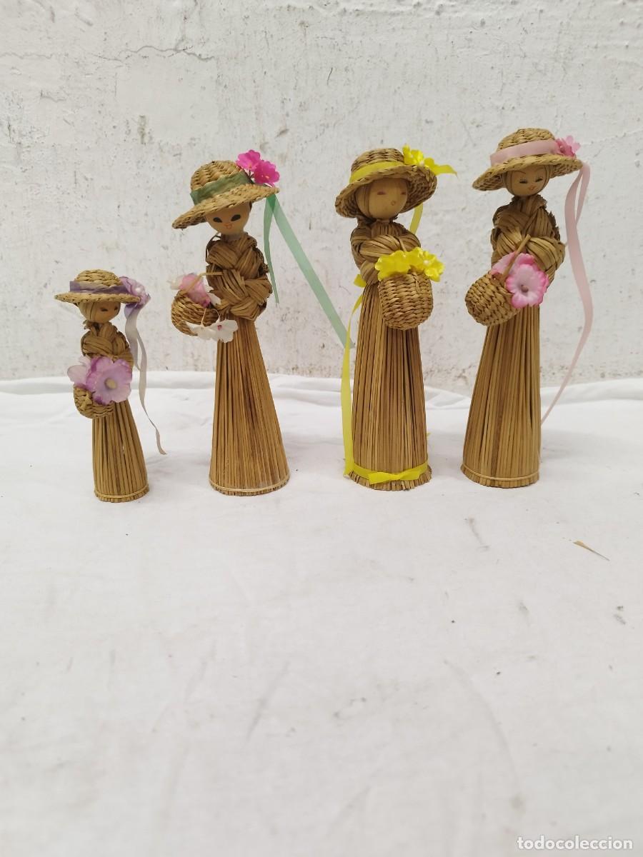 Mu&ntilde;ecas modernas: Lote de 4 Mu&ntilde;ecas Vintage de Paja Trenzada Coreana A&ntilde;os 60/70 - Arte Popular.