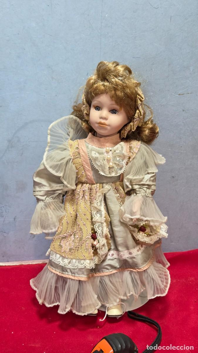 Mu&ntilde;ecas modernas: mu&ntilde;eca de coleccion de porcelana