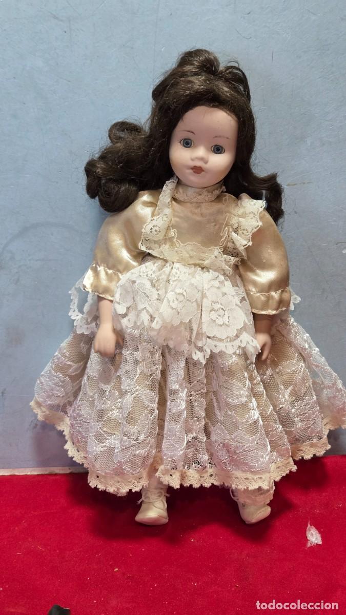 Mu&ntilde;ecas modernas: mu&ntilde;eca de coleccion de porcelana