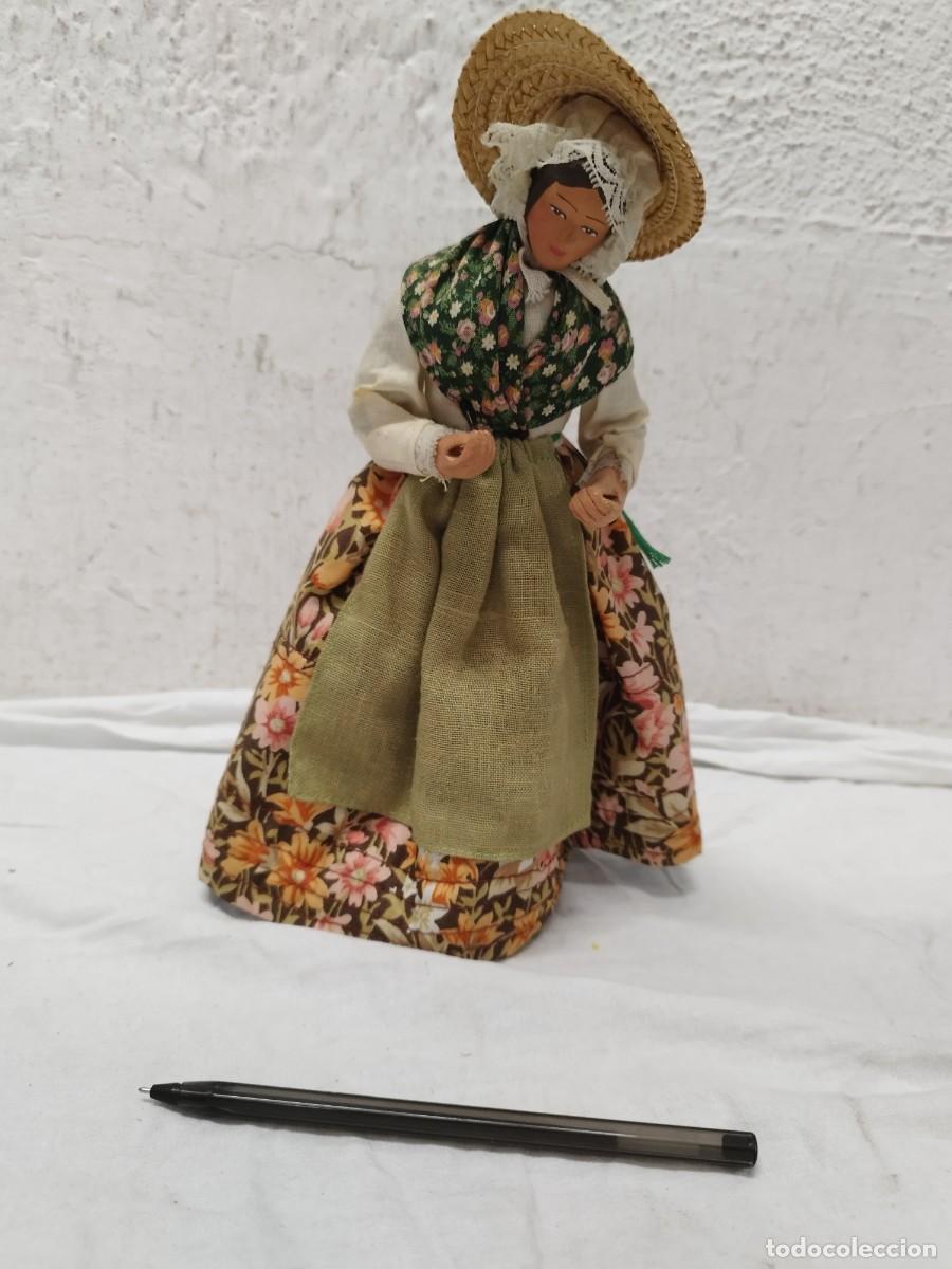 Mu&ntilde;ecas modernas: Antigua Mu&ntilde;eca de Terracota Francesa Sant&oacute;n de Provenza Vintage - Traje T&iacute;pico Folcl&oacute;rico.