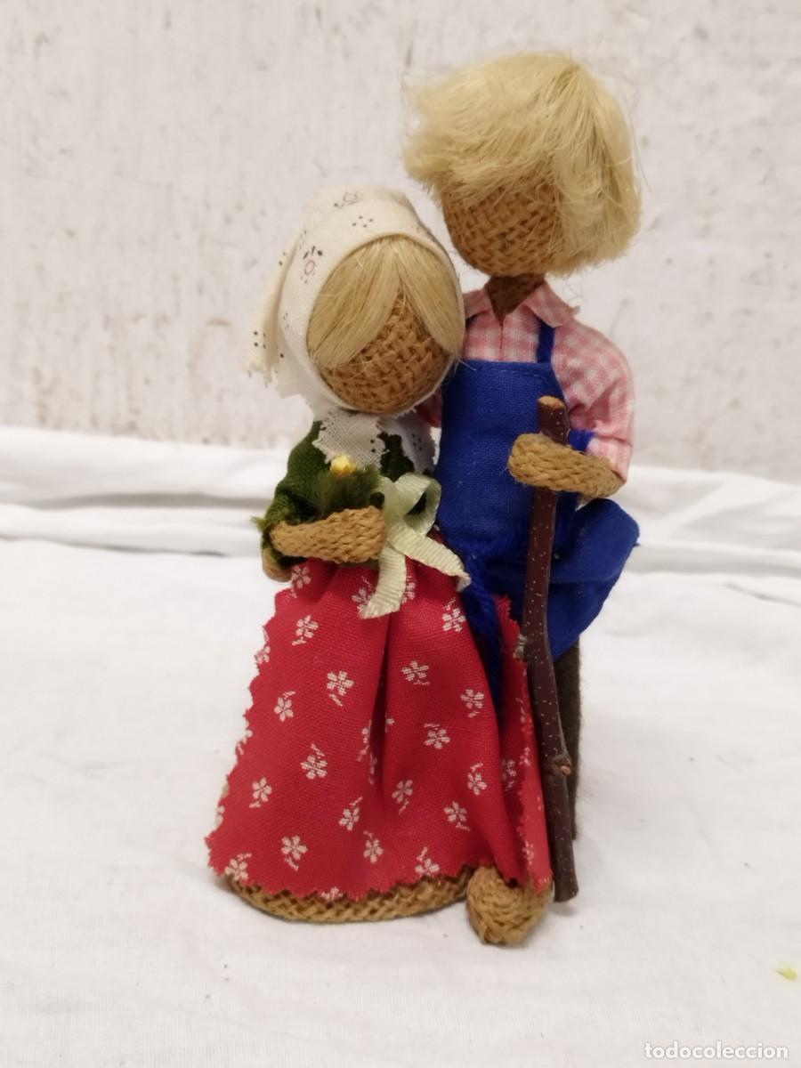 Mu&ntilde;ecas modernas: Pareja de Mu&ntilde;ecos de Arpillera Vintage A&ntilde;os 80, Estilo Folcl&oacute;rico Alpino Tipo Morly.