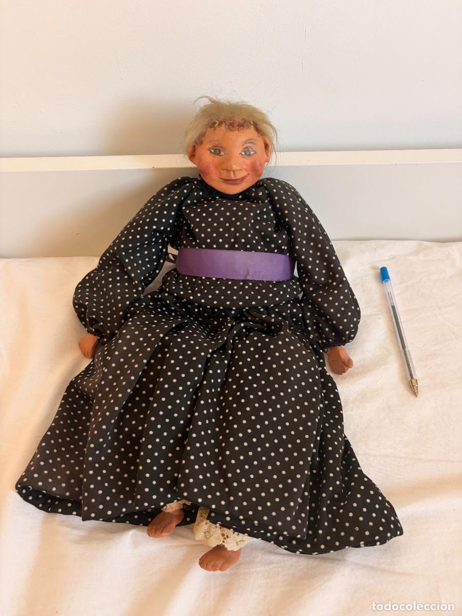 Mu&ntilde;ecas modernas: Mu&ntilde;eca de vestido negro de lunares