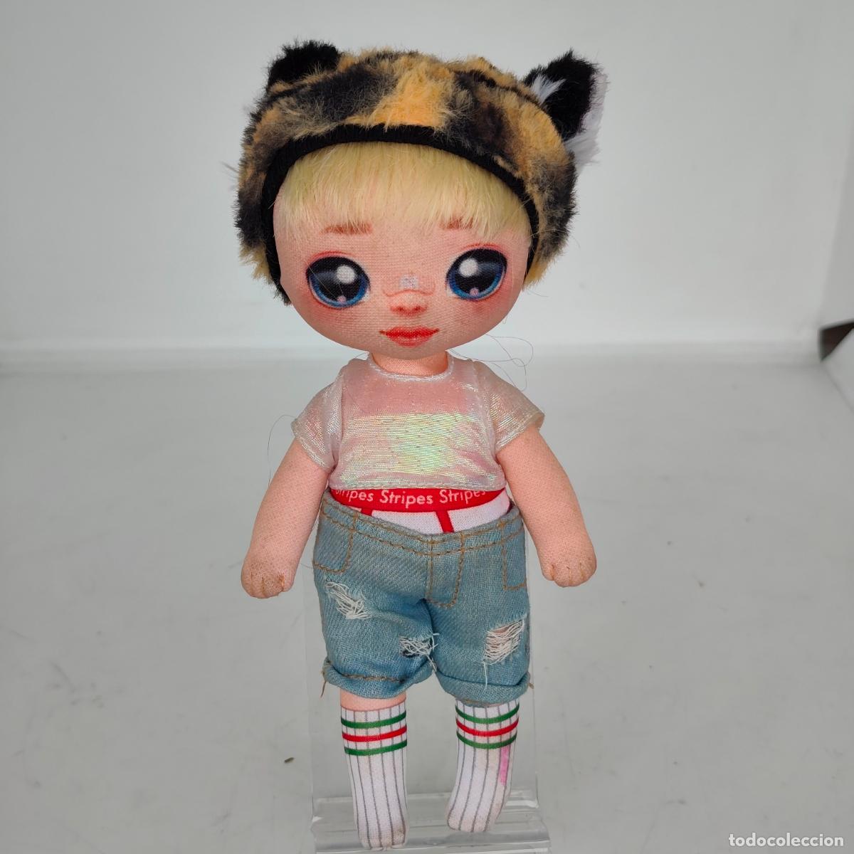 Mu&ntilde;ecas modernas: Na Na Na Surprise ~ 7&rdquo; CJ CUDDLES TIGER ~ Boy Doll tigre