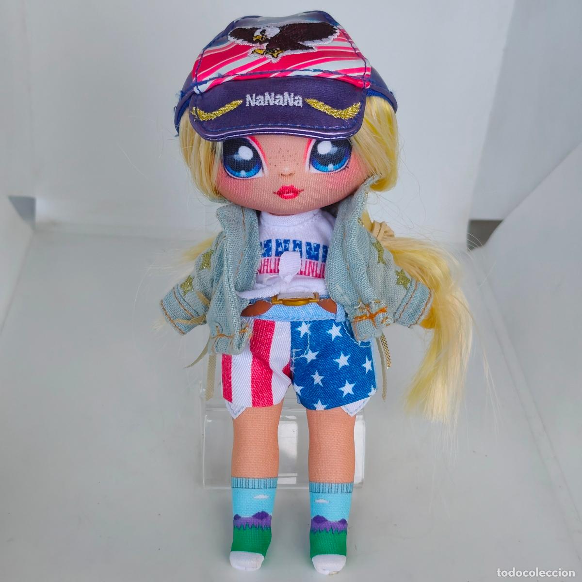 Mu&ntilde;ecas modernas: Na! Na! Na! Surprise Glam Series 2 Erika Featherton aguila