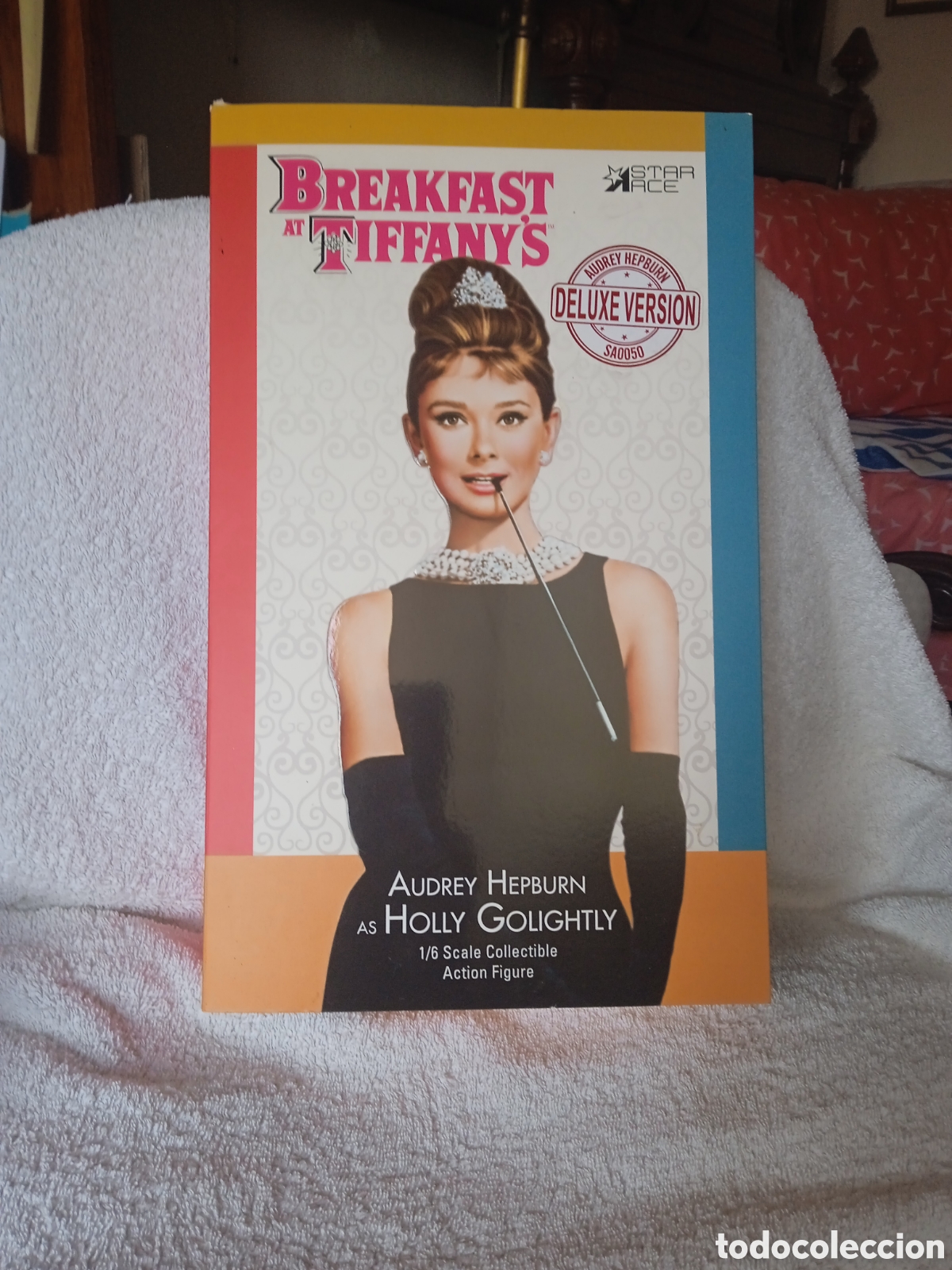 Mu&ntilde;ecas modernas: AUDREY HEPBURN. Mu&ntilde;eca USA de Hepburn en la ic&oacute;nica 'Desayuno con diamantes'.