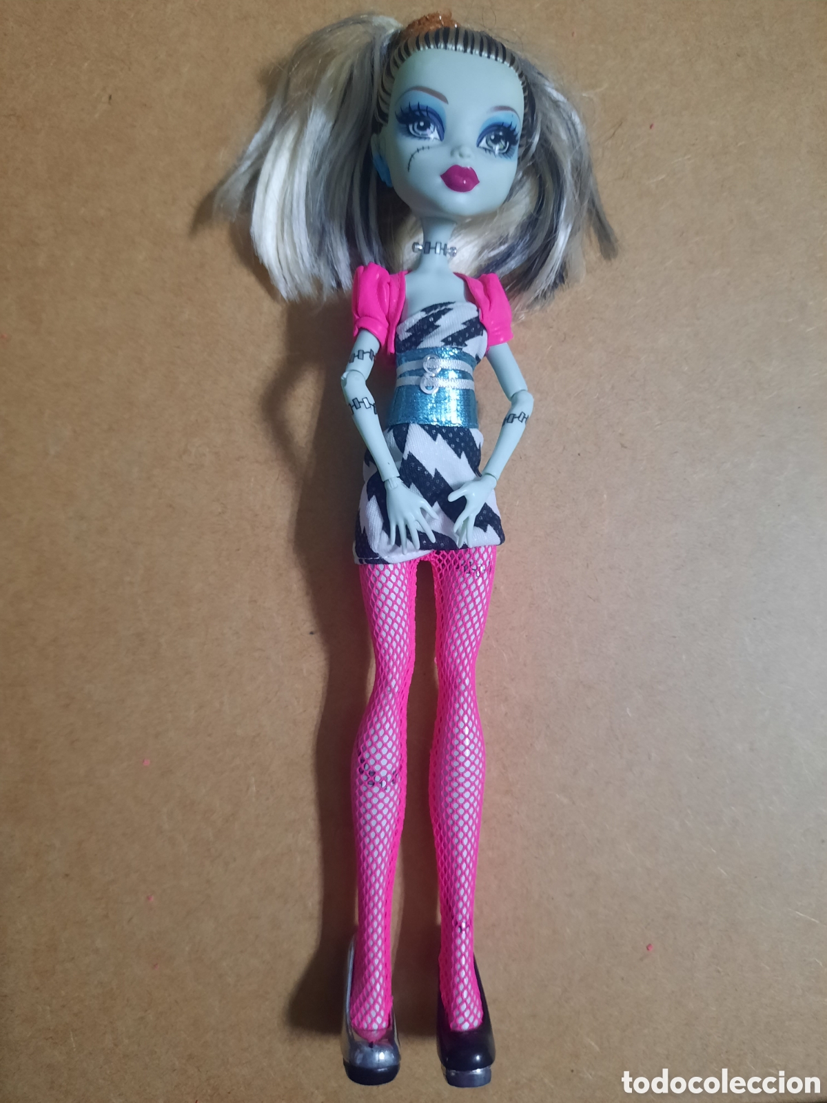 Mu&ntilde;ecas modernas: Frankie Stein de la colecci&oacute;n Dawn of the Dance (Amanecer del Baile) de Monster High.