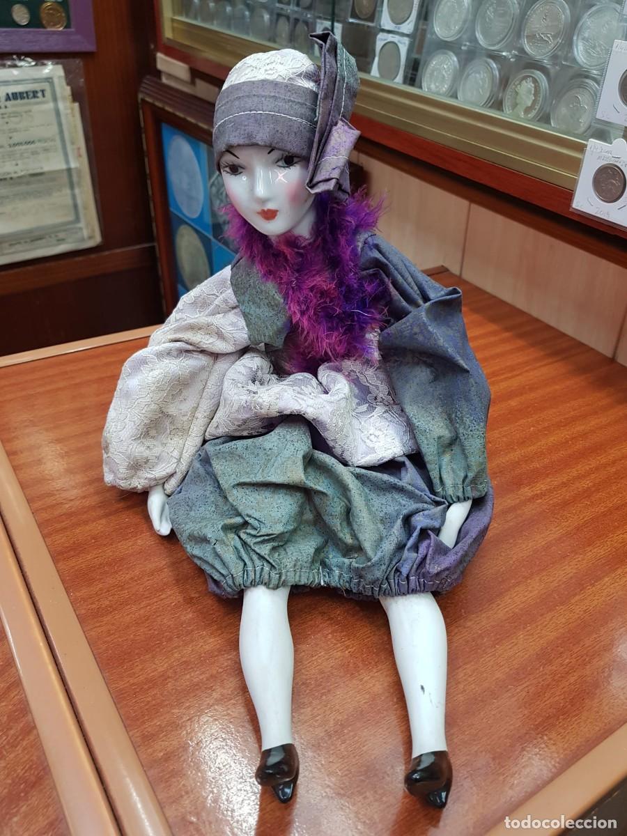 Mu&ntilde;ecas modernas: MU&Ntilde;ECA-R.INLES-45 CM-DE PORCELANA