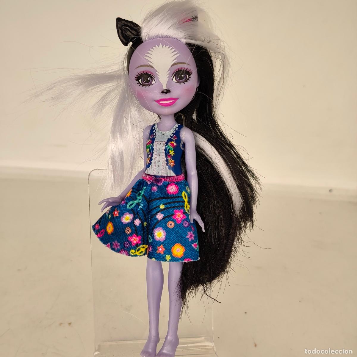 Mu&ntilde;ecas modernas: mu&ntilde;eca Sage Skunk Mofeta de la colecci&oacute;n Enchantimals de Mattel