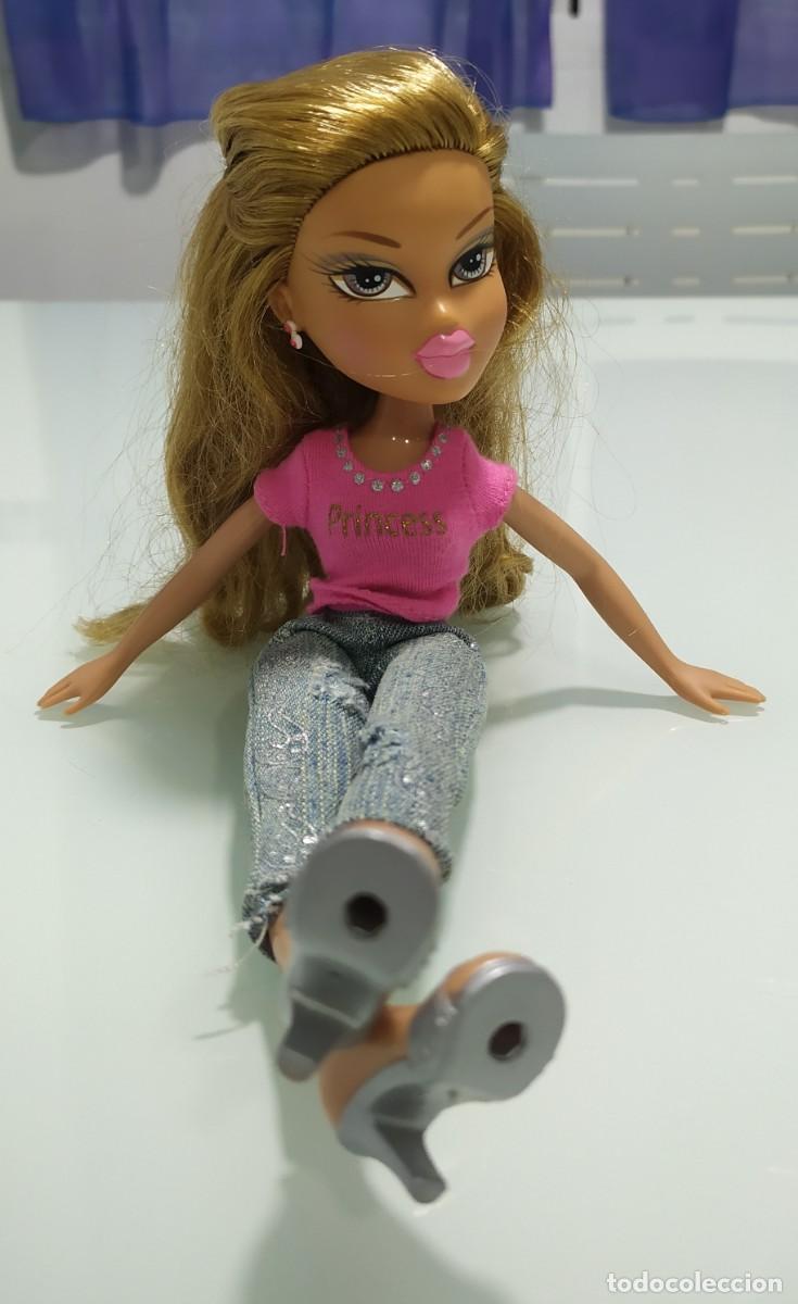 Mu&ntilde;ecas modernas: Mu&ntilde;eca &ldquo;Bratz&rdquo; de colecci&oacute;n + Juego &ldquo;Tragabolas&rdquo; - Foto 2