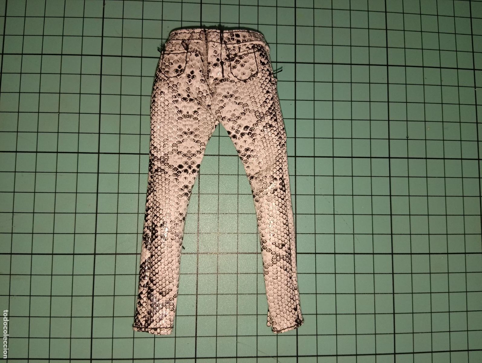 Mu&ntilde;ecas modernas: Pantalon de mu&ntilde;eca Rainbow high shadow - Foto 2