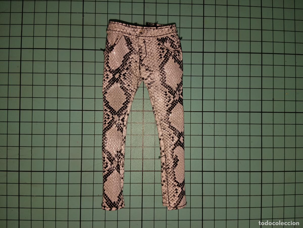 Mu&ntilde;ecas modernas: Pantalon de mu&ntilde;eca Rainbow high shadow