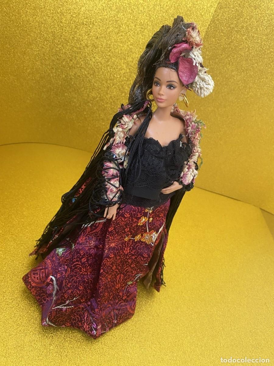Mu&ntilde;ecas modernas: Mu&ntilde;eca decorativa artesanal - Dama granate y negro