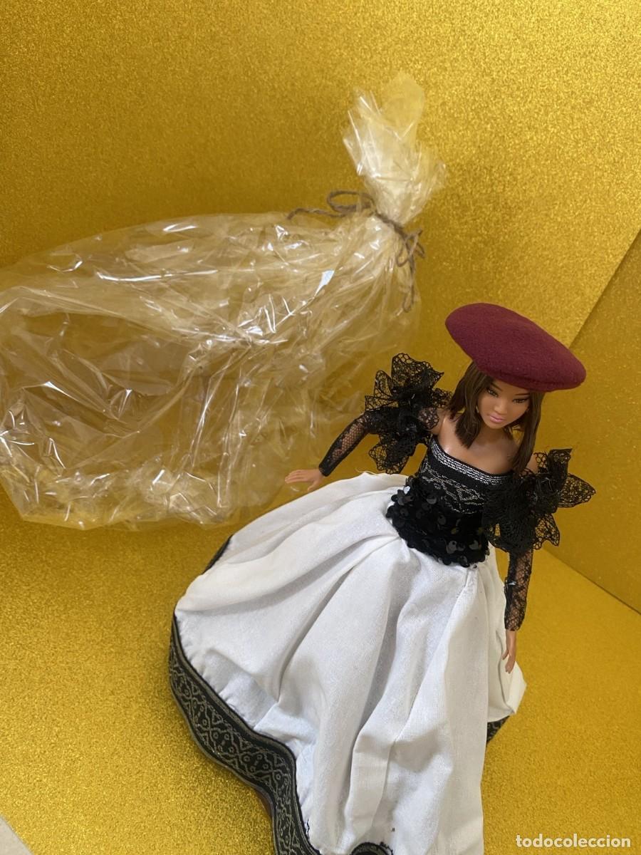 Mu&ntilde;ecas modernas: Mu&ntilde;eca decorativa artesanal - Dama boina burdeos