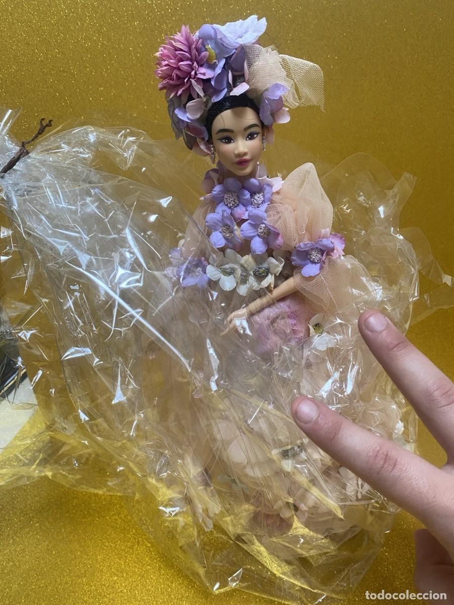 Mu&ntilde;ecas modernas: Mu&ntilde;eca decorativa artesanal - Dama de flores lilas