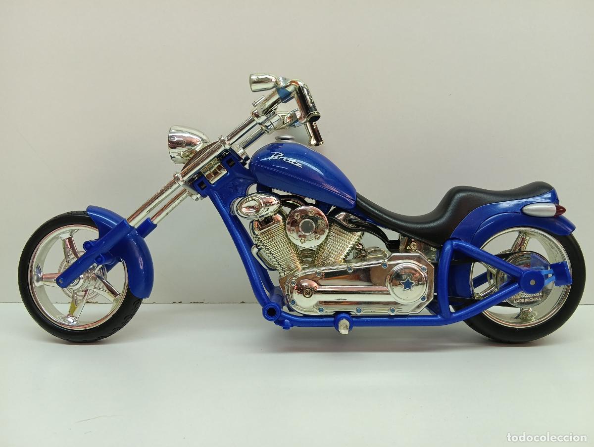 Mu&ntilde;ecas modernas: Moto Custom Azul Bratz Boyz MGA 2003 - Chopper de Colecci&oacute;n