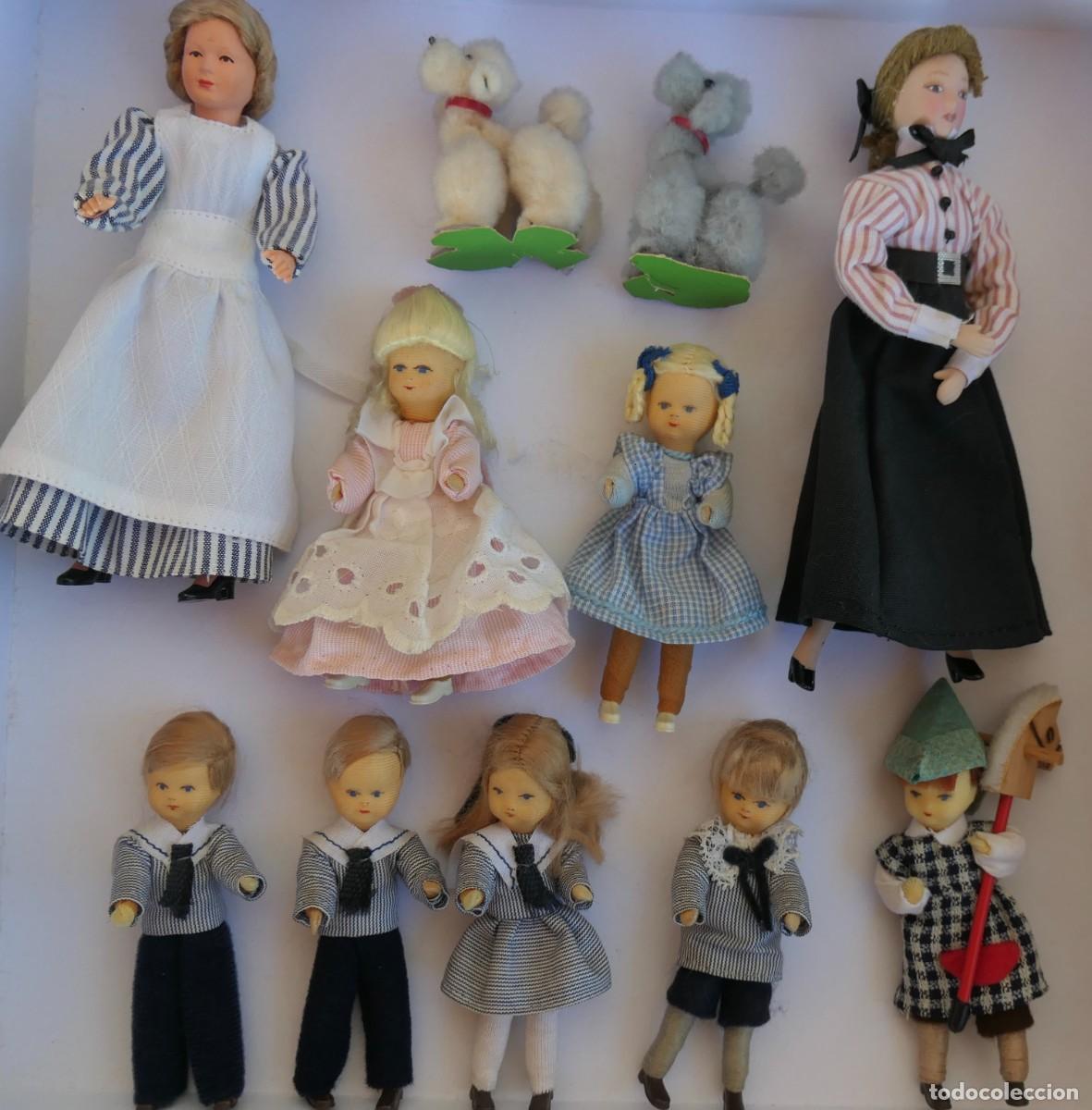 Mu&ntilde;ecas modernas: LOTE 11 MU&Ntilde;ECOS DE CASA DE MU&Ntilde;ECAS &ndash; 2 MUJERES, 7 NI&Ntilde;OS Y 2 CANICHES &ndash; A&Ntilde;OS 50-60