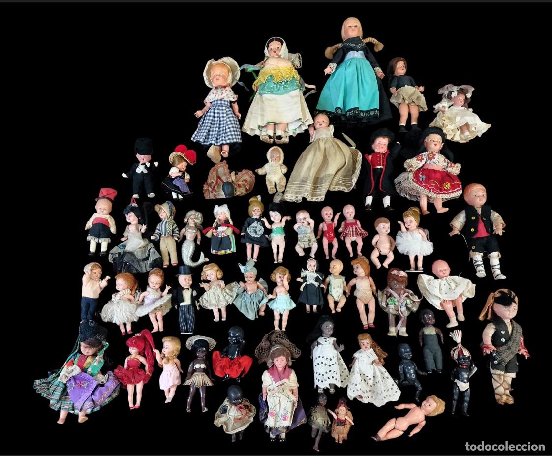 Mu&ntilde;ecas modernas: CONJUNTO COLECCIONABLE DE MU&Ntilde;ECAS Y BEB&Eacute;S MINIATURA. CELULOIDE Y PL&Aacute;STICO. EUROPA. MED. SIGLO XX.