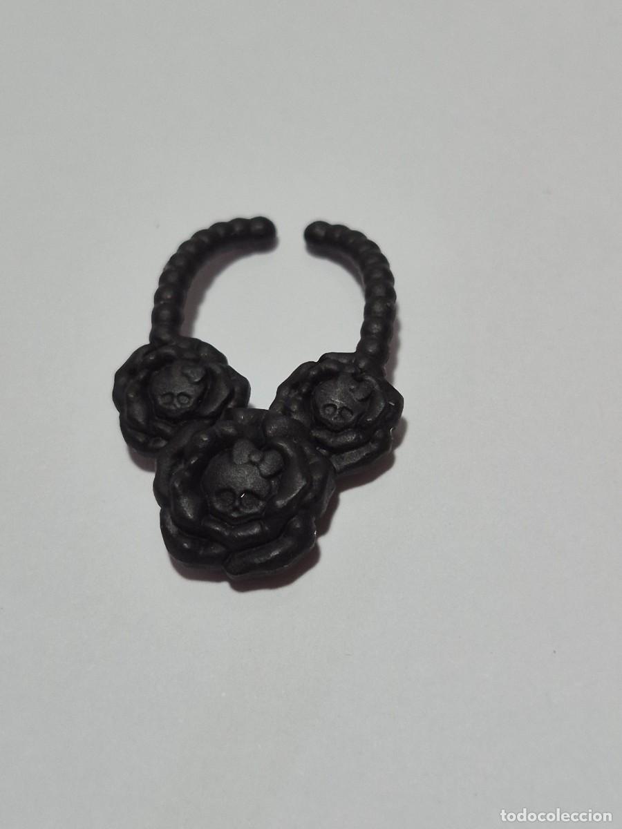 Mu&ntilde;ecas modernas: Collar, colgante para monster high