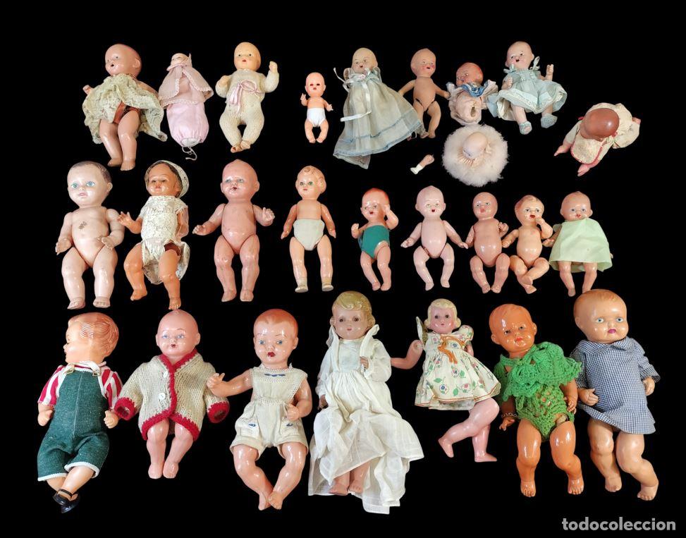 Mu&ntilde;ecas modernas: CONJUNTO COLECCIONABLE DE BEB&Eacute;S MINIATURA (26). PL&Aacute;STICO Y BISCUIT. EUROPA. MED. SIGLO XX.