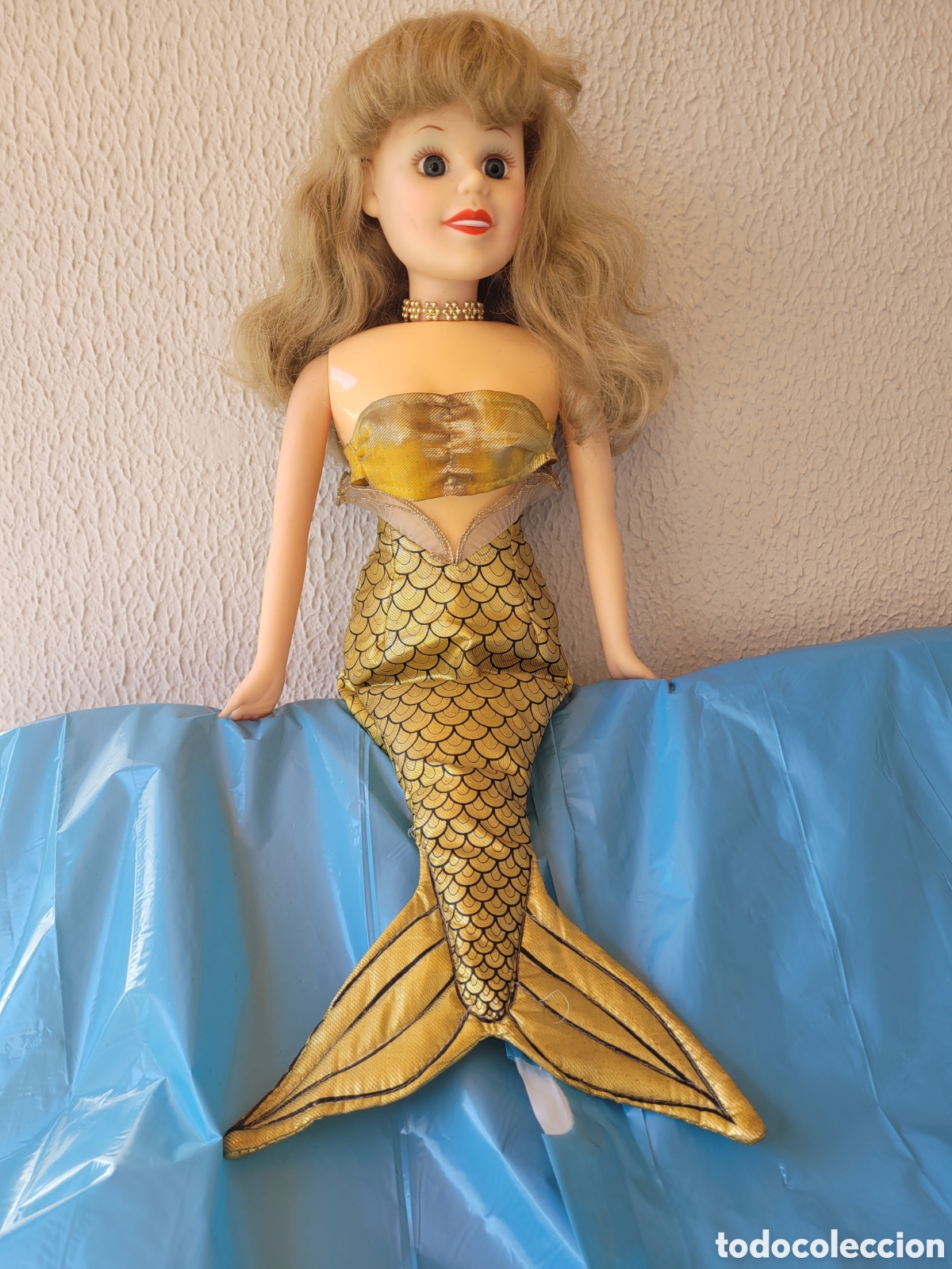Mu&ntilde;ecas modernas: Sirena. Mu&ntilde;eca antigua