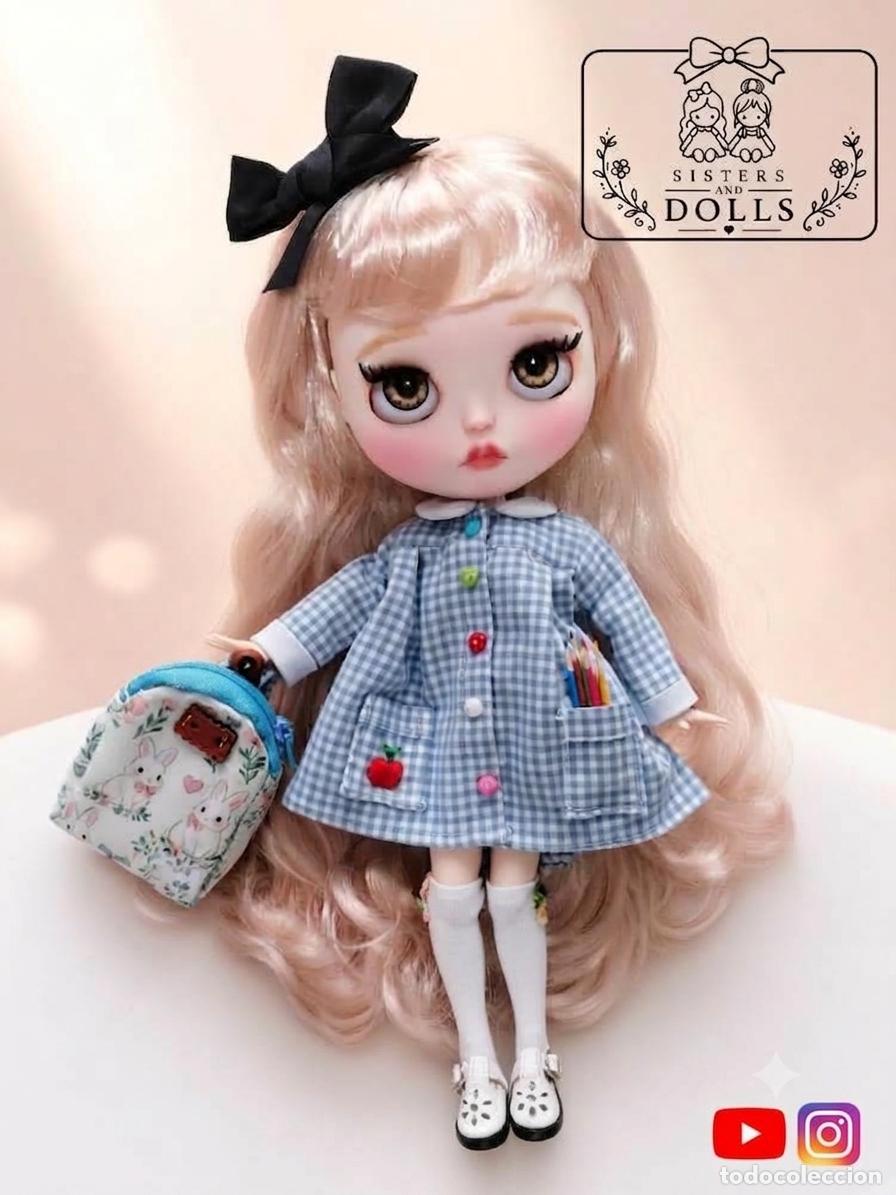 Mu&ntilde;ecas modernas: Bata escolar a cuadros con mochilita infantil para Blythe
