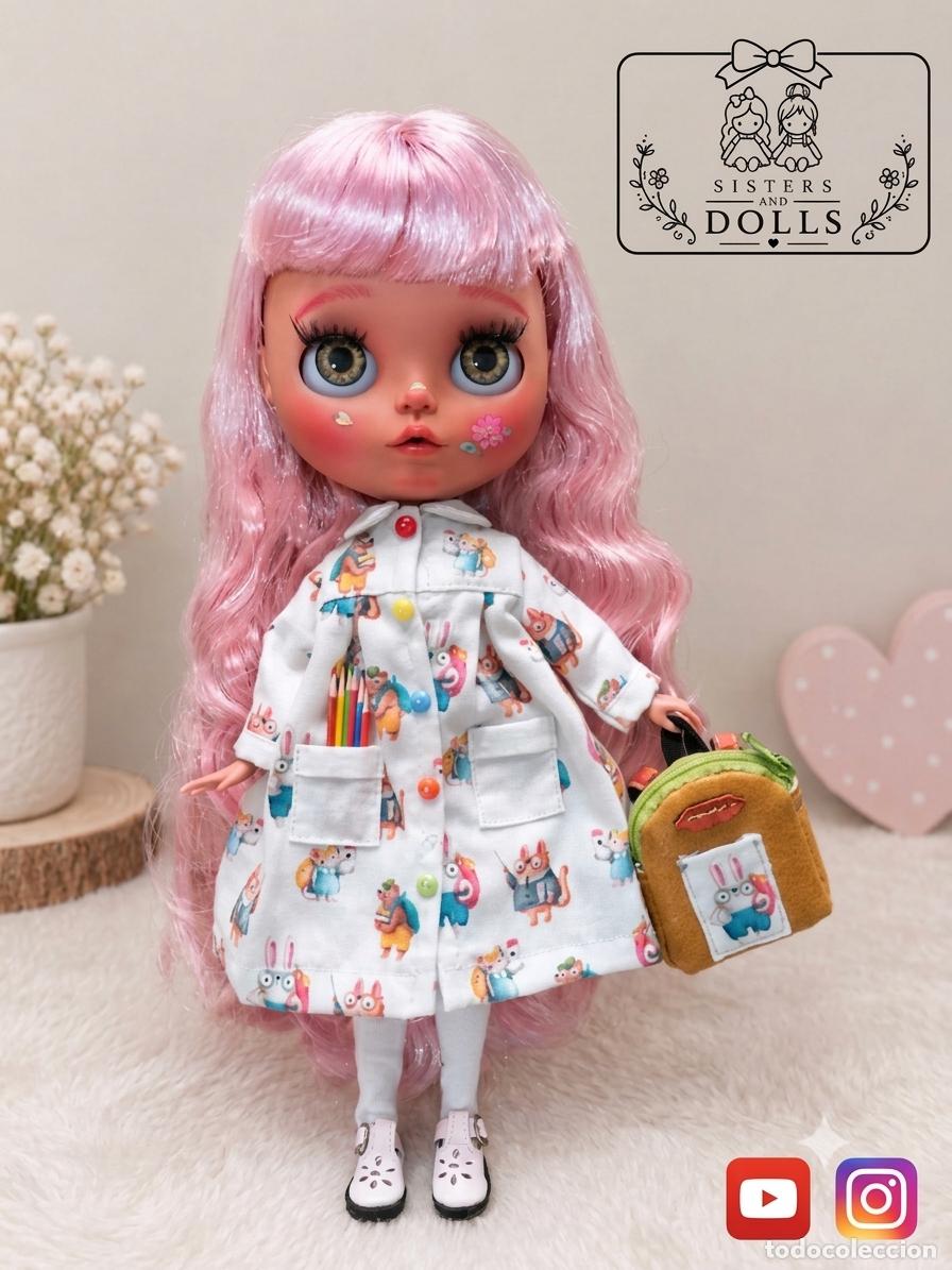 Mu&ntilde;ecas modernas: Bata escolar de animalitos con mochila escolar para Blythe