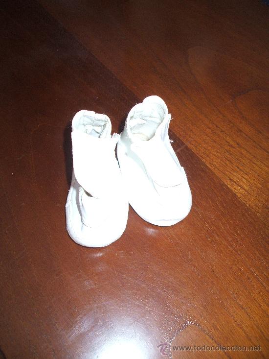 Mu&ntilde;ecas Nancy y Lucas: Botas para deporte ,son de Nancy actual - Foto 1