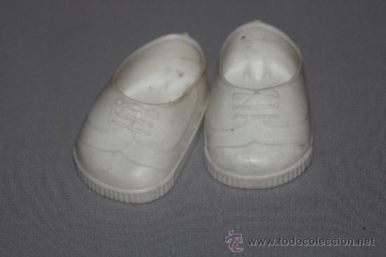 Mu&ntilde;ecas Nancy y Lucas: zapatillas deporte nancy - Foto 1