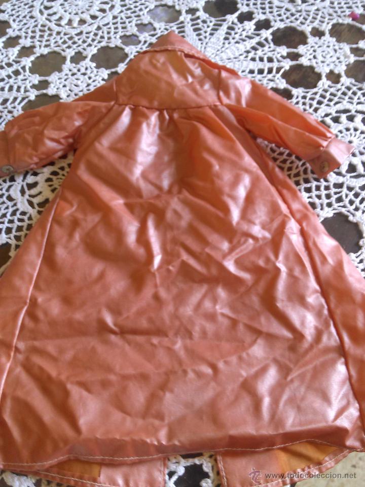 Mu&ntilde;ecas Nancy y Lucas: impermeable rosa de nancy - Foto 2