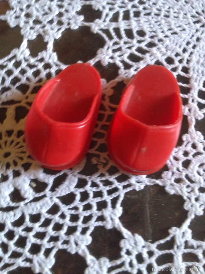 Mu&ntilde;ecas Nancy y Lucas: zuecos rojo nancy - Foto 1