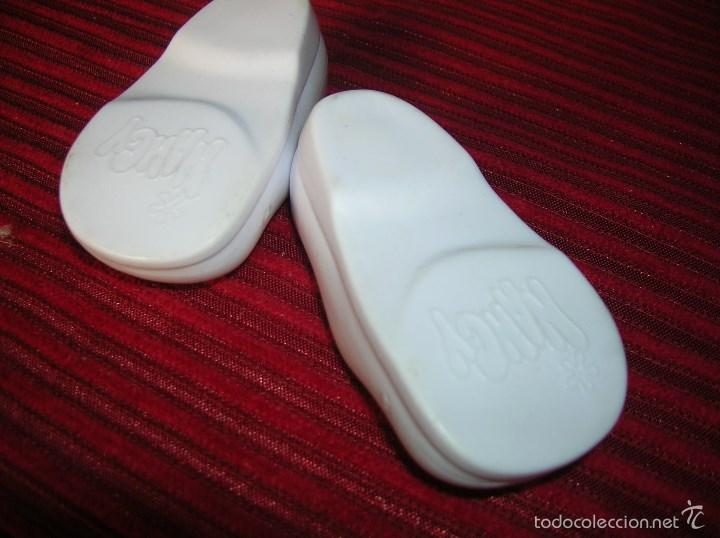 Mu&ntilde;ecas Nancy y Lucas: Zapatos de Nancy en blanco - Foto 2
