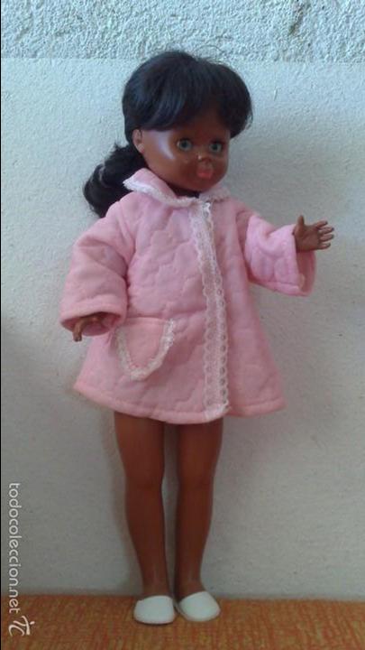 Mu&ntilde;ecas Nancy y Lucas: Bata rosa para Nancy, a&ntilde;os 70 - Foto 1