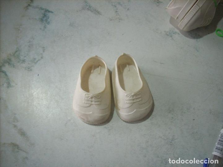 Mu&ntilde;ecas Nancy y Lucas: Zapatillas blancas de la mu&ntilde;eca Nancy - Foto 1