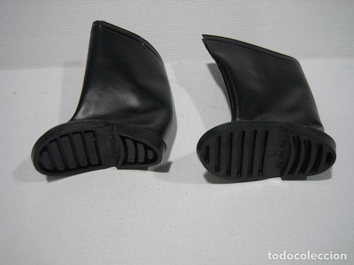 Mu&ntilde;ecas Nancy y Lucas: Complemento de mu&ntilde;eca Nancy a&ntilde;os 70. Botas negras - Foto 3