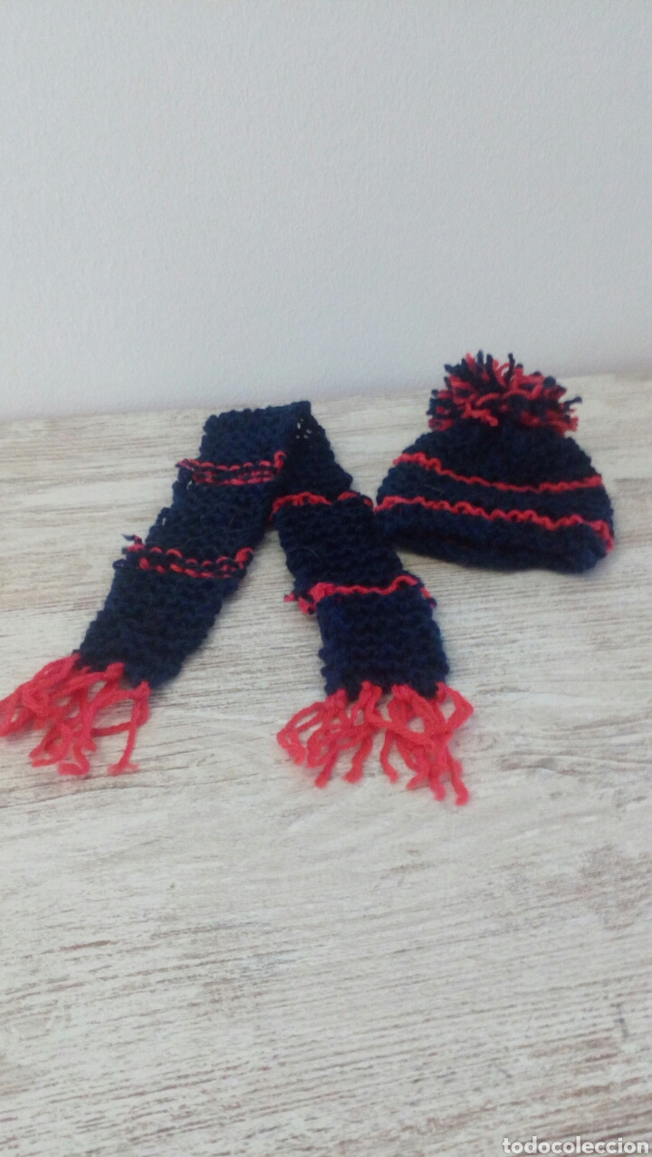 Mu&ntilde;ecas Nancy y Lucas: Bufanda y gorro de nancy azul marino y rojo. - Foto 1