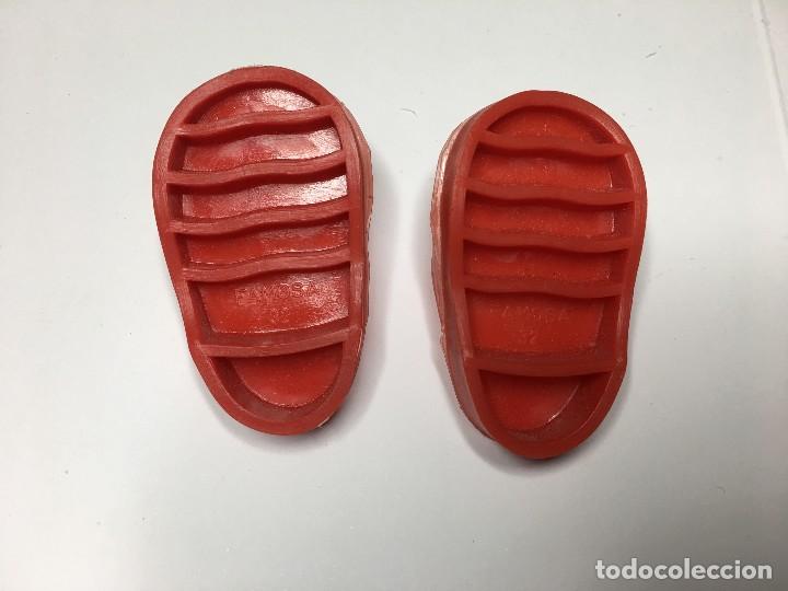 Mu&ntilde;ecas Nancy y Lucas: ZUECOS ORIGINALES ROJOS MU&Ntilde;ECA NANCY - Foto 2