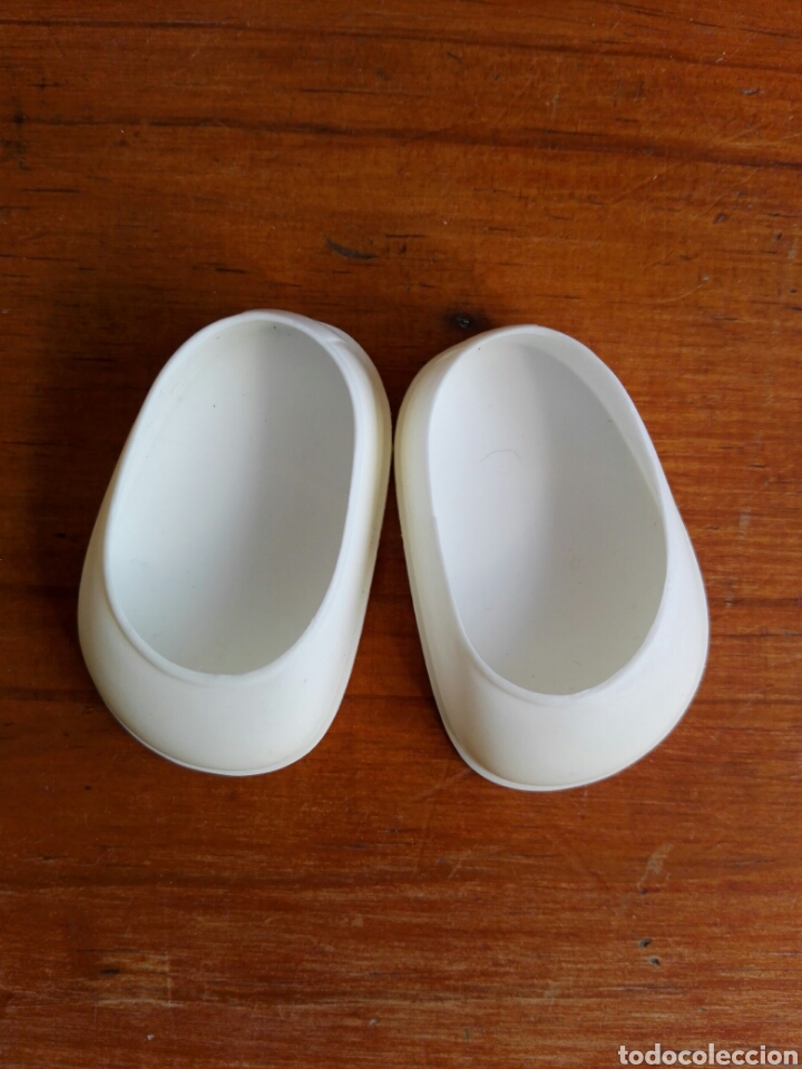 Mu&ntilde;ecas Nancy y Lucas: Zapatos blancos mu&ntilde;eca Solete Nancy