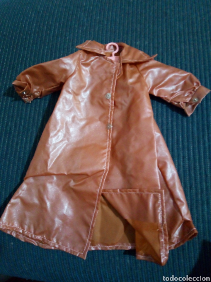 Mu&ntilde;ecas Nancy y Lucas: impermeable marron nancy - Foto 1