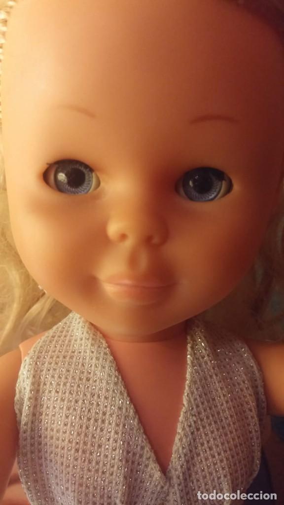 Mu&ntilde;ecas Nancy y Lucas: Mu&ntilde;eca Nancy ojos margarita con pelo ondulado - Foto 1