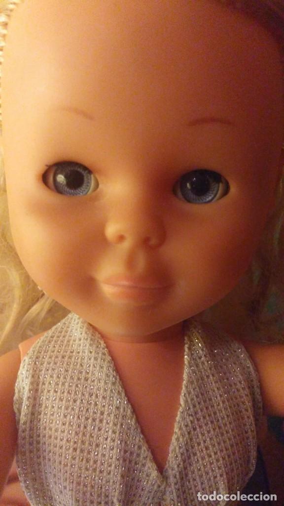 Mu&ntilde;ecas Nancy y Lucas: Mu&ntilde;eca Nancy ojos margarita con pelo ondulado - Foto 2