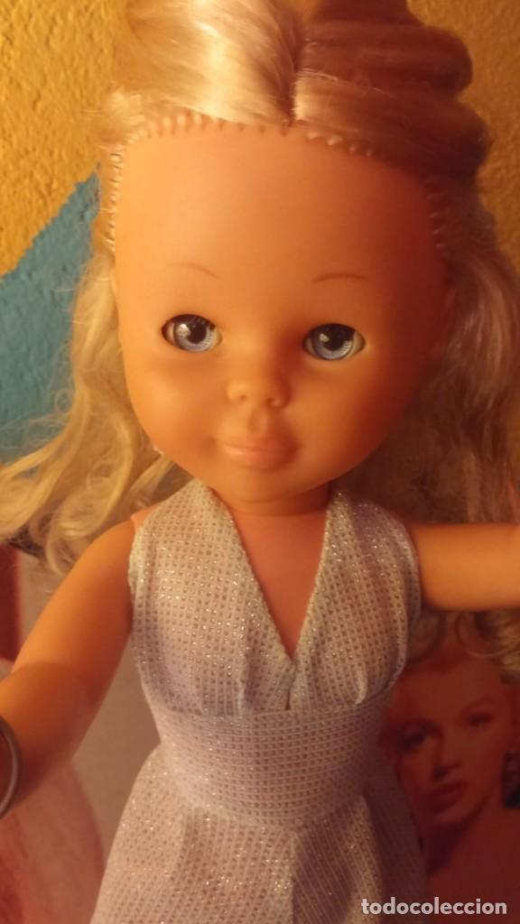 Mu&ntilde;ecas Nancy y Lucas: Mu&ntilde;eca Nancy ojos margarita con pelo ondulado - Foto 9