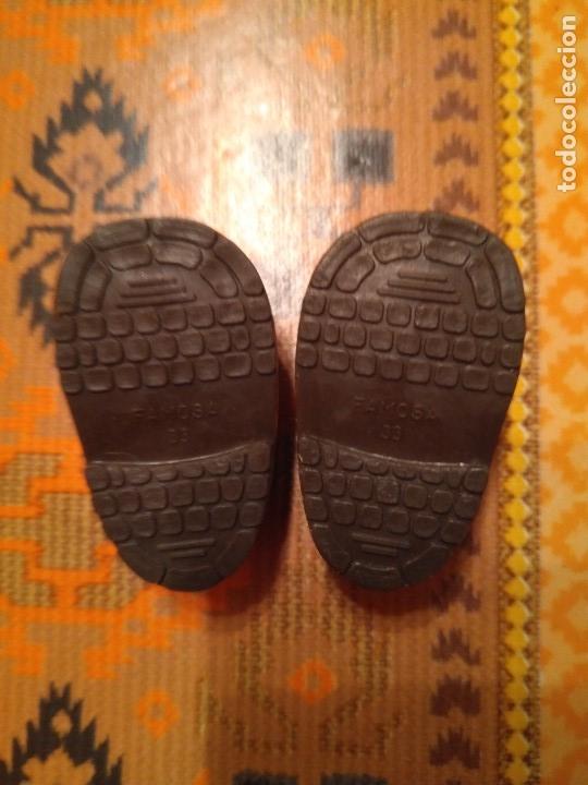 Mu&ntilde;ecas Nancy y Lucas: Mocasines marrones de Nancy - Foto 2