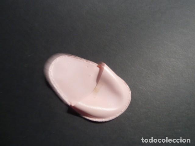 Mu&ntilde;ecas Nancy y Lucas: Chancla rosa. Derecha. Nancy - Foto 3