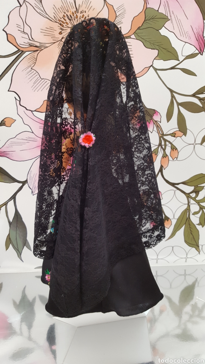 Mu&ntilde;ecas Nancy y Lucas: Vestido bordado con mantilla - Foto 3