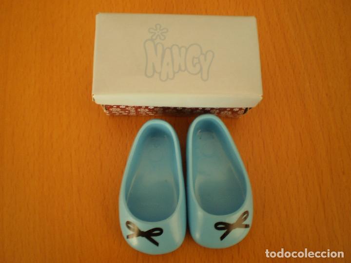 Mu&ntilde;ecas Nancy y Lucas: zapatos azules nancy - Foto 1