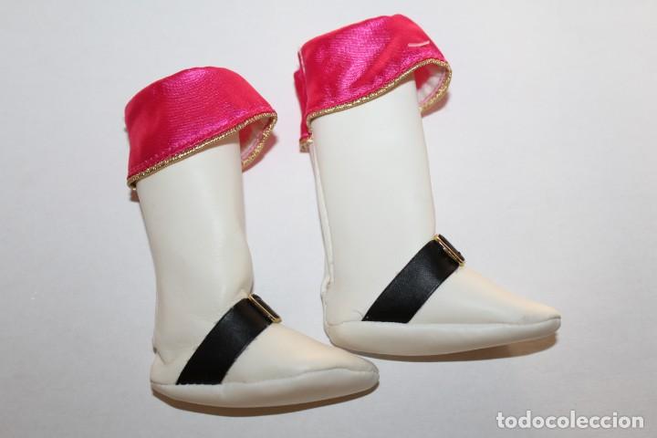 Mu&ntilde;ecas Nancy y Lucas: NANCY NEW BOTAS BLANCAS DECORADAS - PIRATA - Foto 2