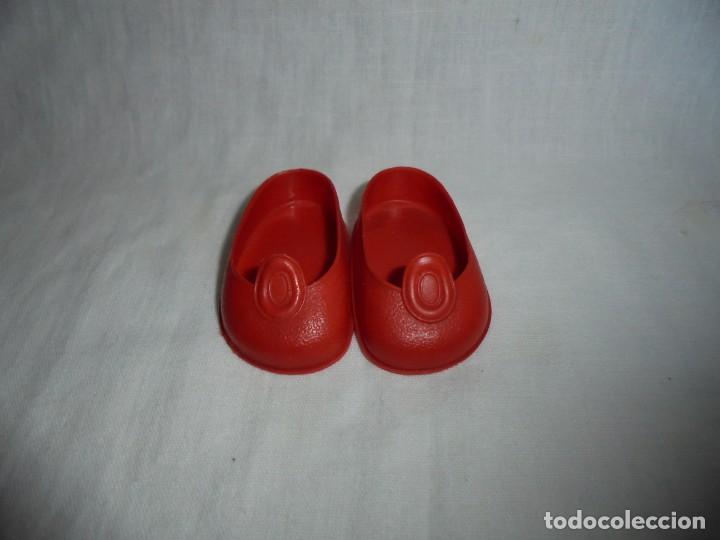 Mu&ntilde;ecas Nancy y Lucas: NANCY ZAPATOS ROJOS DE BOTON - Foto 1